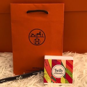 Hermès Perfume Soap (Free La Mer Mystery item & Mystery Clothing)